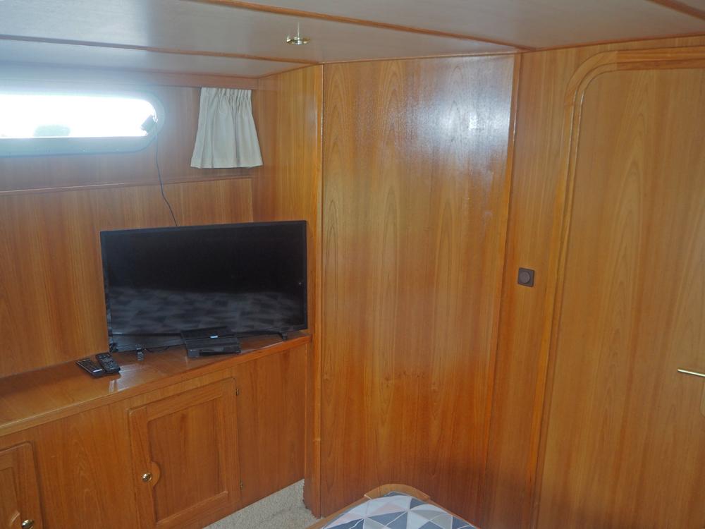 Aft cabin, Accommodation